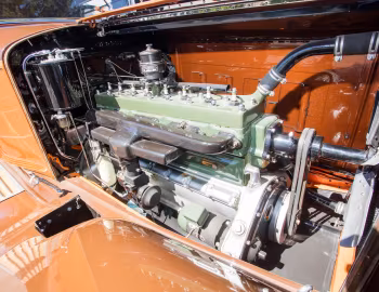 Sob o capô 1930 Packard Deluxe Eight Convertible Victoria by Maurice Proux (745)