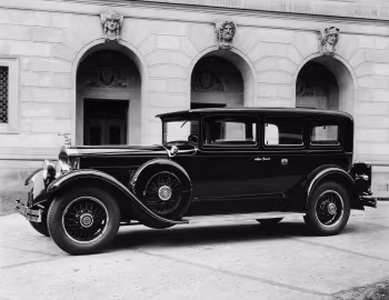 1929 Packard Deluxe Eight 7-passenger Sedan Limousine (645-375)