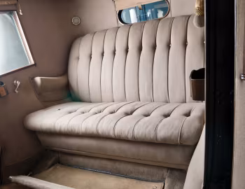Інтер'єр 1930 Packard Deluxe Eight All-Weather Town Car by LeBaron (745-1907)