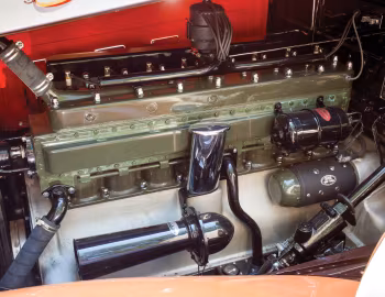 Під капотом 1931 Packard Deluxe Eight Convertible Coupe by LeBaron (845)