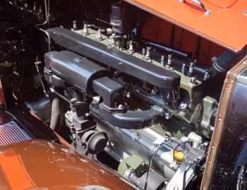 Під капотом 1931 Packard Deluxe Eight Convertible Coupe by LeBaron (845)