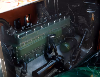 Sob o capô 1930 Packard Deluxe Eight Phaeton (745-420)