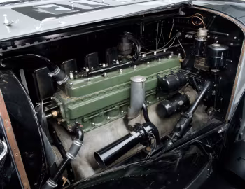 Sous la capuche 1930 Packard Deluxe Eight Phaeton (745-421)