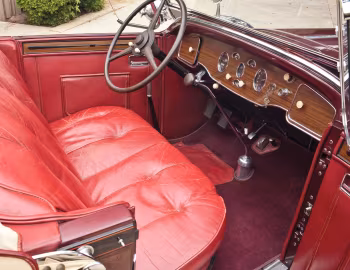 Interior 1931 Packard Deluxe Eight Roadster (840-472)