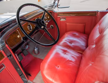 Interior 1931 Packard Deluxe Eight Roadster (840-472)