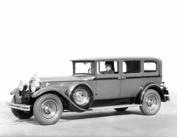 1931 Packard Deluxe Eight Sedan-Limousine (845-1879)