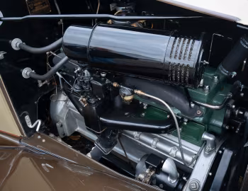 Sob o capô 1934 Packard Eight Coupe (1101-718)