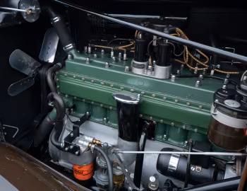 Sob o capô 1934 Packard Eight Coupe (1101-718)