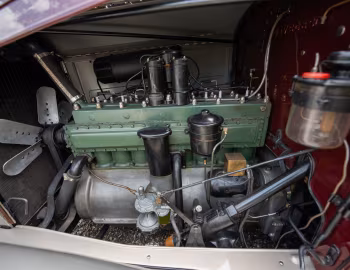 Sob o capô 1933 Packard Eight Coupe (1002-617)