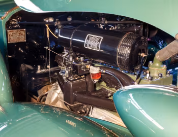 Sob o capô 1936 Packard Eight Convertible Sedan (1402-963)