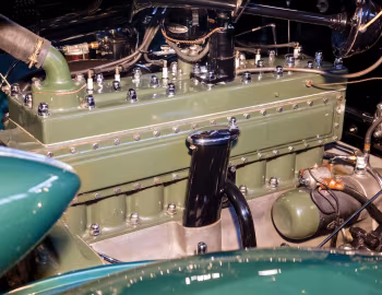 Sob o capô 1936 Packard Eight Convertible Sedan (1402-963)