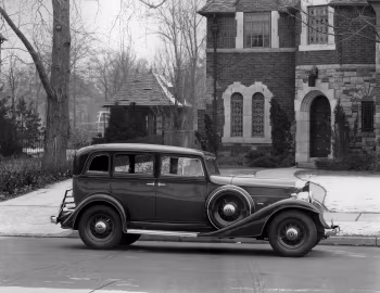 1933 Packard Eight 5-passenger Sedan (1001-603)