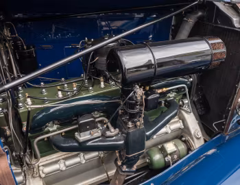 Sob o capô 1933 Packard Eight Coupe Roadster (1001-609)