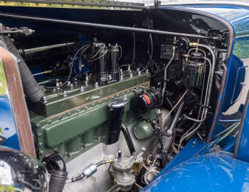 Sob o capô 1933 Packard Eight Coupe Roadster (1001-609)