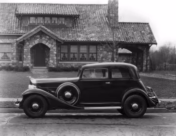 1933 Packard Eight Coupe Sedan (1001-602)