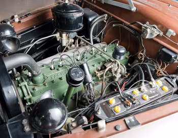 Sob o capô 1948 Packard Eight Station Sedan (2201-2293)