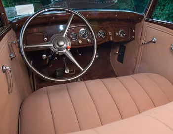 Interior 1932 Packard Light Eight Sedan (900-553)