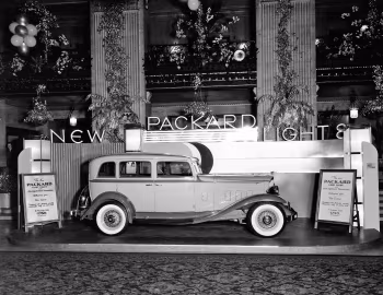 1932 Packard Light Eight Sedan (900-553)