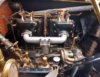 Sob o capô 1908 Packard Model 30 Touring (UA)