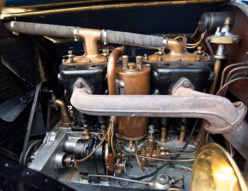 Sob o capô 1908 Packard Model 30 Touring (UA)