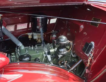 Sob o capô 1937 Packard Six Convertible Coupe (115-C 1089)