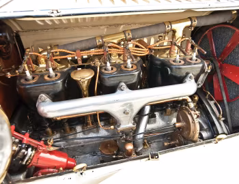 Sob o capô 1912 Packard Six Runabout (1-48)