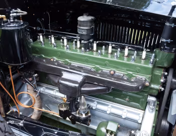 Sob o capô 1929 Packard Standard Eight Convertible Coupe (626-339)