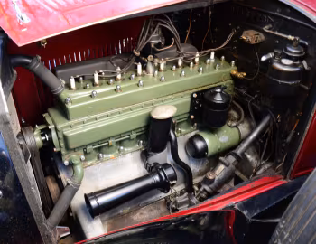 Sob o capô 1931 Packard Standard Eight Convertible Sedan (833-483)