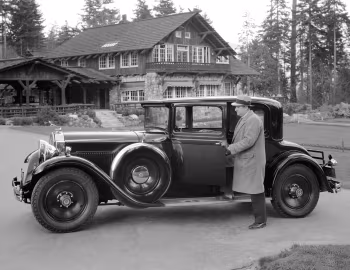 1932 Packard Standard Eight Coupe (902-507)