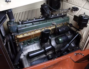 Sob o capô 1929 Packard Standard Eight Coupe (633-337)