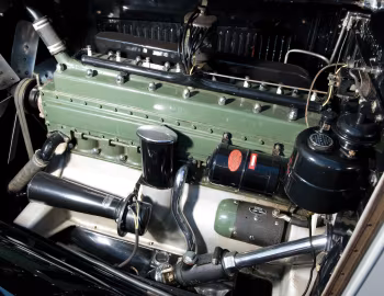 Sob o capô 1931 Packard Standard Eight Sport Phaeton (833-481)