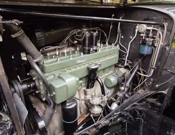 Sob o capô 1934 Packard Super Eight Club Sedan (1104-756)