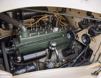 Sob o capô 1937 Packard Super Eight Convertible Victoria (1501-1007)