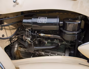 Sob o capô 1937 Packard Super Eight Convertible Victoria (1501-1007)