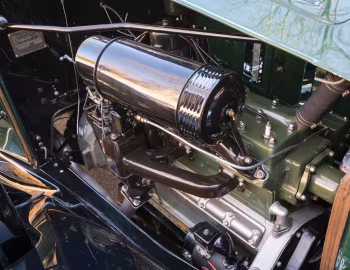 Sob o capô 1934 Packard Super Eight Coupe Roadster (1104-759)