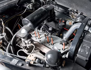 Sob o capô 1948 Packard Super Eight Victoria Convertible (2232-2279)