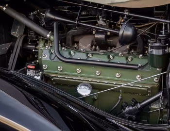 Sous la capuche 1936 Packard Twelve 5-passenger Coupe (1407-937)