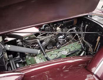 Sob o capô 1939 Packard Twelve Convertible Sedan (1708-1253)