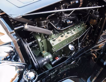Sob o capô 1933 Packard Twelve Convertible Victoria by Dietrich (1005-3050)