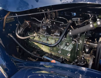 Під капотом 1937 Packard Twelve Coupe Roadster (1507-1039)