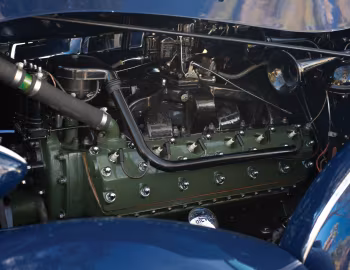 Під капотом 1937 Packard Twelve Coupe Roadster (1507-1039)