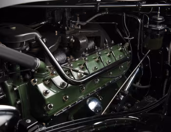 Sob o capô 1936 Packard Twelve Coupe Roadster (1407-939)