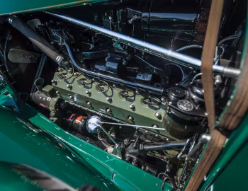 Sob o capô 1934 Packard Twelve Phaeton (1107-731)
