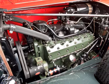 Sob o capô 1934 Packard Twelve Phaeton (1107-731)