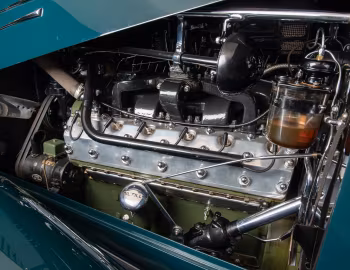 Sob o capô 1934 Packard Twelve Sport Coupe by LeBaron (1106-783)