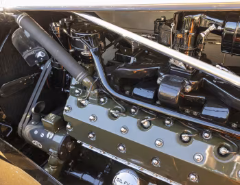Sous la capuche 1934 Packard Twelve Sport Sedan by Derham (1108-3410)