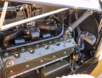Sous la capuche 1934 Packard Twelve Sport Sedan by Derham (1108-3410)