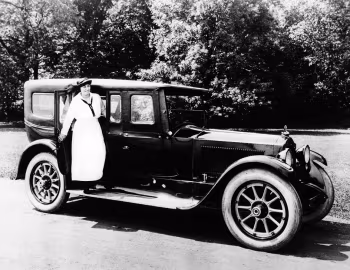 1921 Packard Twin Six 7-passenger Touring with California Top (3-35 194)