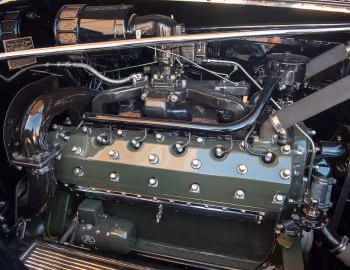 Sob o capô 1932 Packard Twin Six Convertible Victoria (#900404)