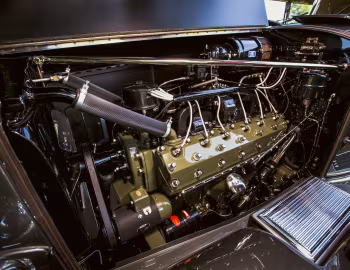 Під капотом 1932 Packard Twin Six Individual Custom Convertible Sedan by Dietrich (906-2070)